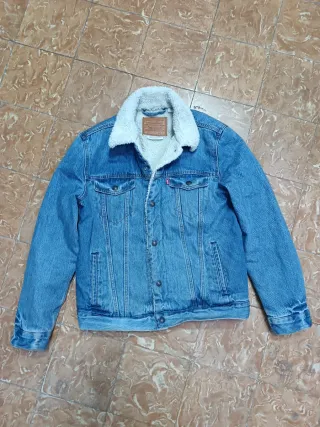 Cazadora Levi's borrego 00s
