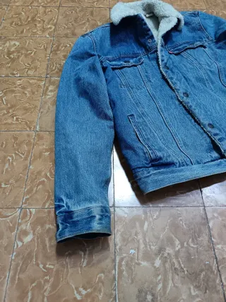 Cazadora Levi's borrego 00s