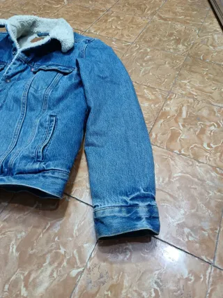 Cazadora Levi's borrego 00s
