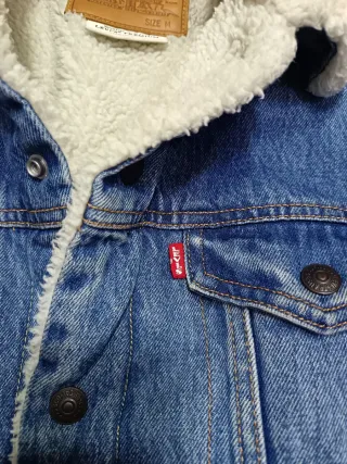 Cazadora Levi's borrego 00s
