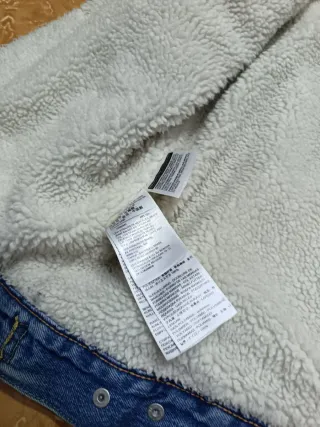 Cazadora Levi's borrego 00s