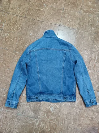 Cazadora Levi's borrego 00s