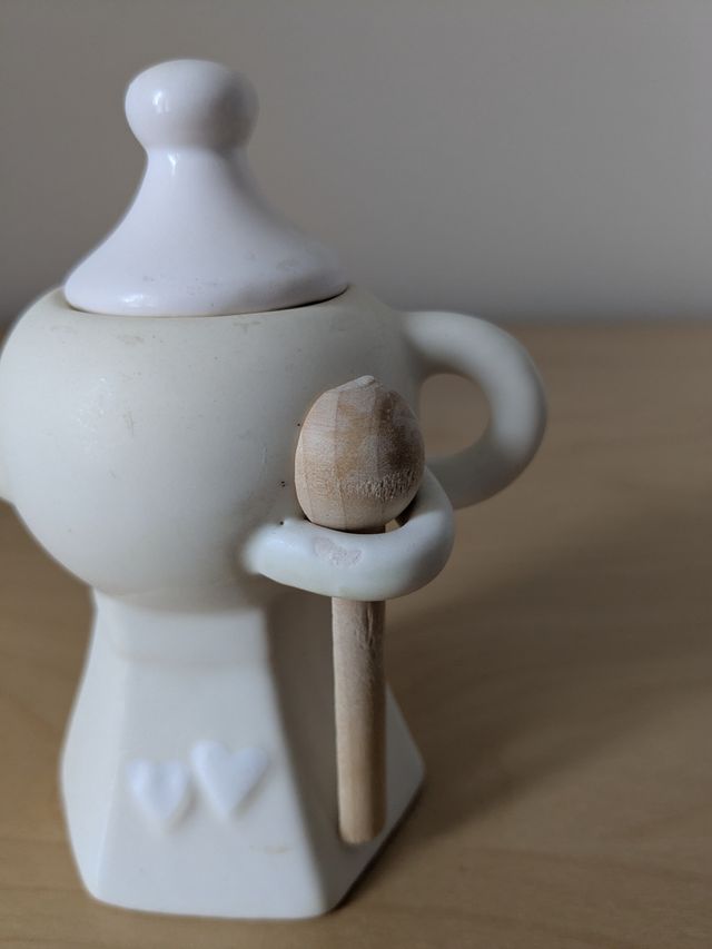 Zuccheriera in ceramica con cucchiaino