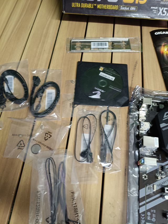 Placa base GIGABYTE X570 UD (AMD Ryzen 5000/X570/ATX/PCIe4.0/DDR4/USB3.2 Gen 1/Realtek ALC887/M.2/Realtek GbE LAN/Placa Base para Juegos)