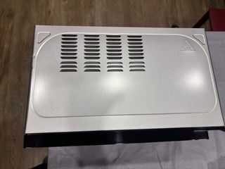 Microondas plateado y negro No regateos