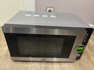 Microondas plateado y negro No regateos