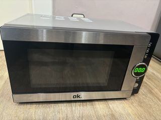 Microondas plateado y negro No regateos
