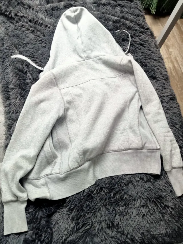 Sudadera gris con forro polar muy abrigador