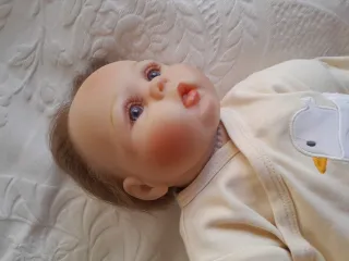 Bambola Reborn neonato con cappellino e tutina