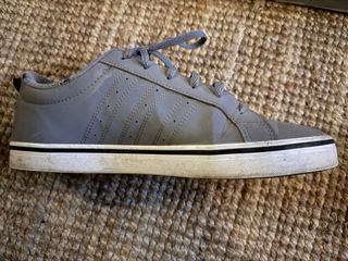 Zapatillas Adidas Skate Grises y Negras