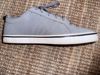 Zapatillas Adidas Skate Grises y Negras