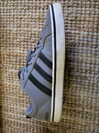 Zapatillas Adidas Skate Grises y Negras