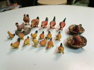 20 figuras de gallinas de barro para belén