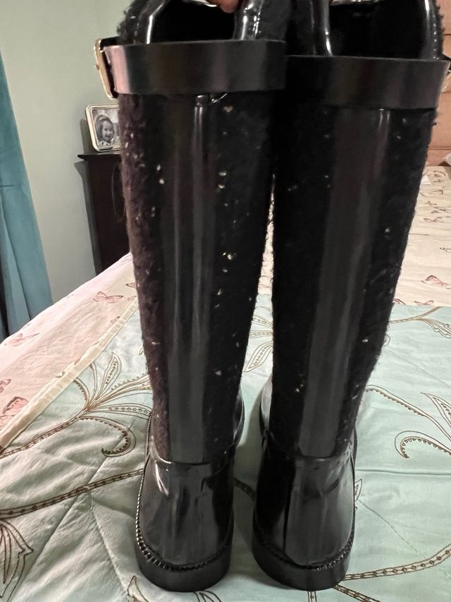 Botas de agua negras con hebilla