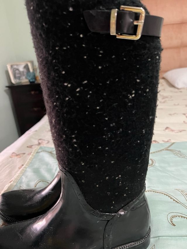 Botas de agua negras con hebilla