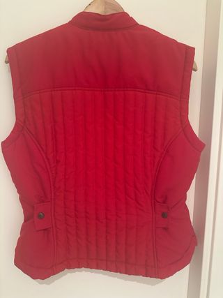 Chaleco hípico rojo, es una 38-40