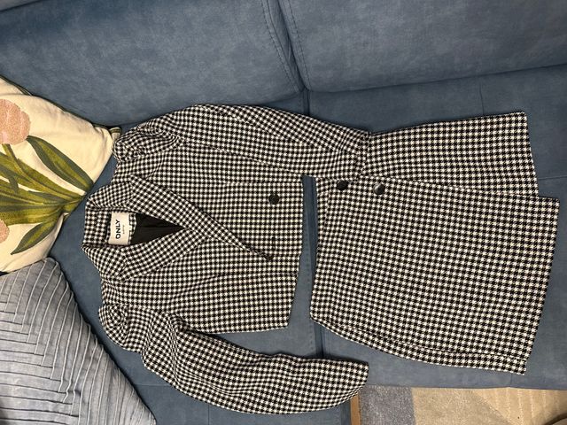 Traje Only cuadros blanco y negro