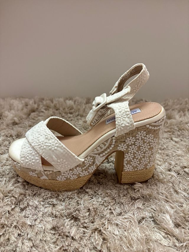 Sandalias cuña bordado boda sin estrenar
