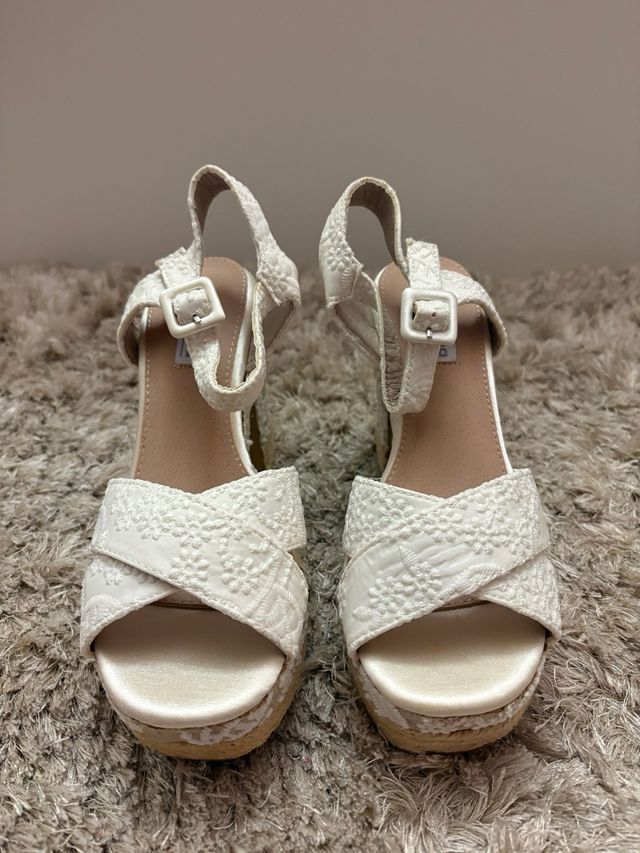Sandalias cuña bordado boda sin estrenar