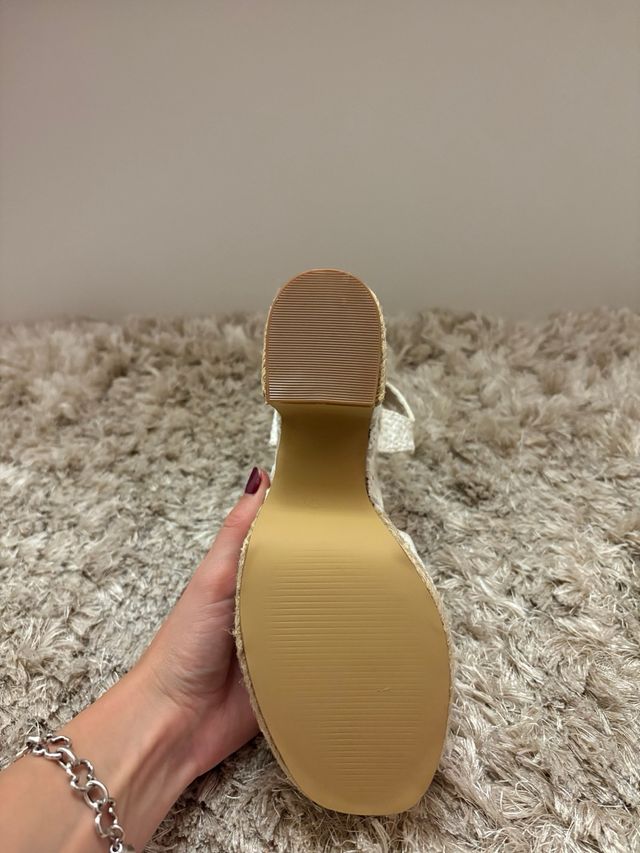 Sandalias cuña bordado boda sin estrenar