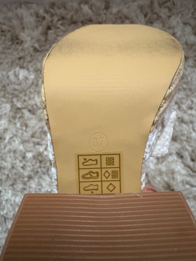 Sandalias cuña bordado boda sin estrenar