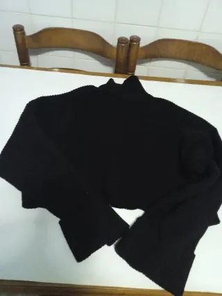 Jersey Zara negro cuello alto mangas caídas