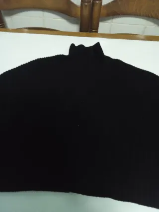 Jersey Zara negro cuello alto mangas caídas