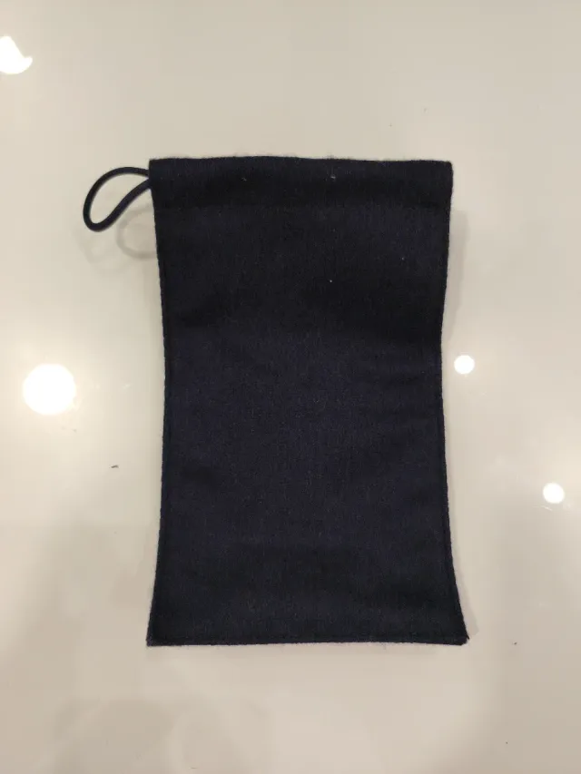 Bolsa de franela Chanel negra