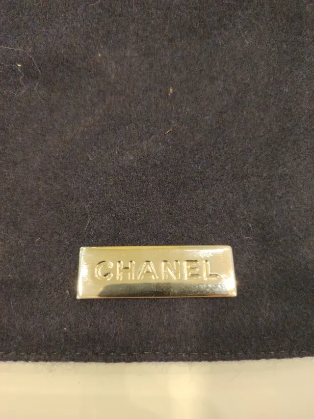 Bolsa de franela Chanel negra