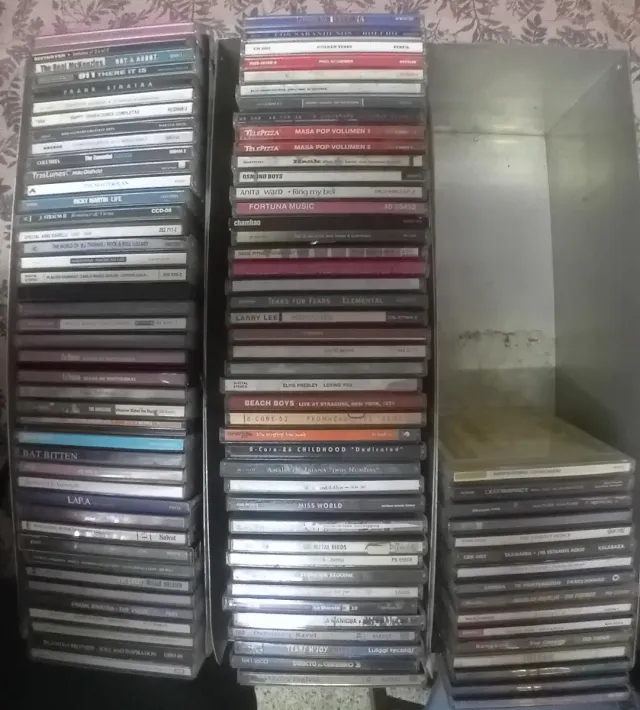 Lote 4 di 130 CD di vari generi