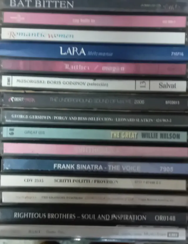 Lote 4 di 130 CD di vari generi