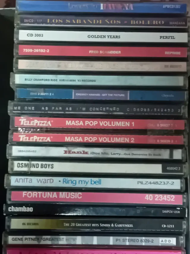 Lote 4 di 130 CD di vari generi
