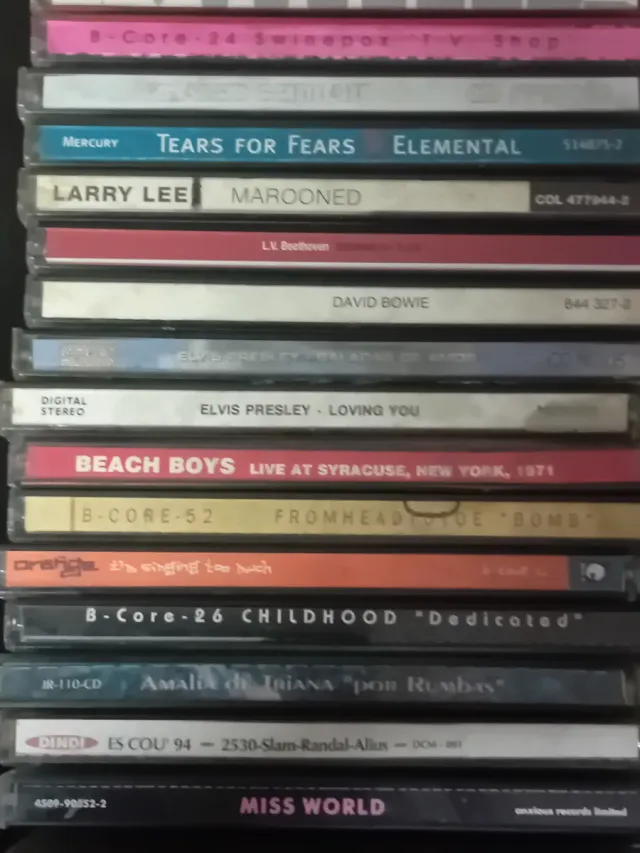 Lote 4 di 130 CD di vari generi