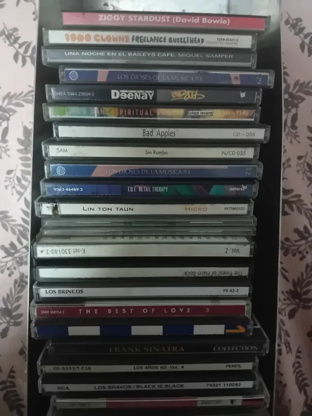 Lote 4 di 130 CD di vari generi