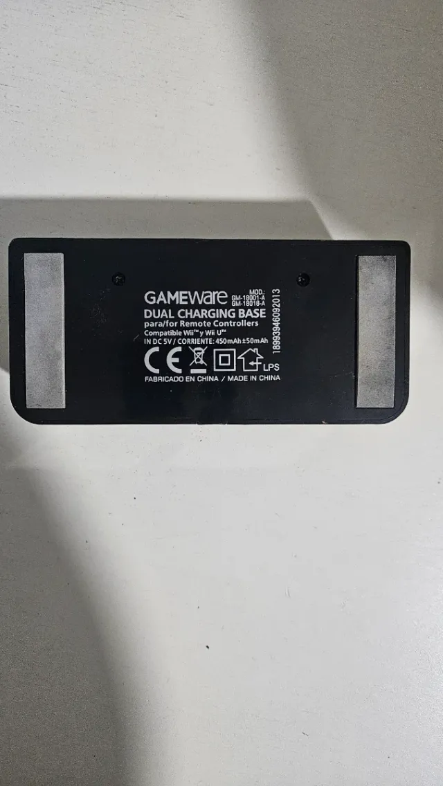 Caricabatterie doppio GameWare per controller Wii/Wii U