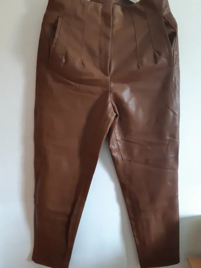 Pantalones Zara cuero marrón
