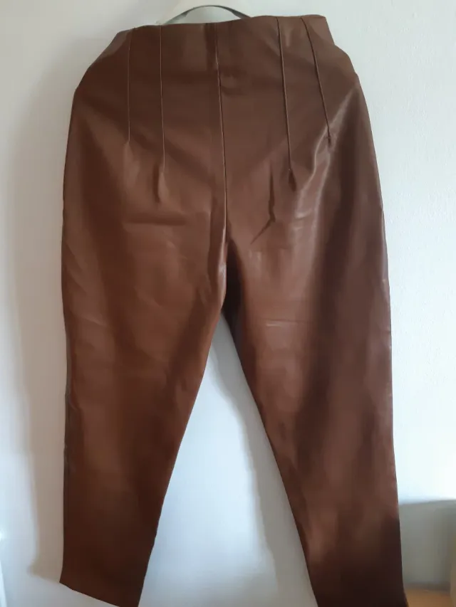 Pantalones Zara cuero marrón