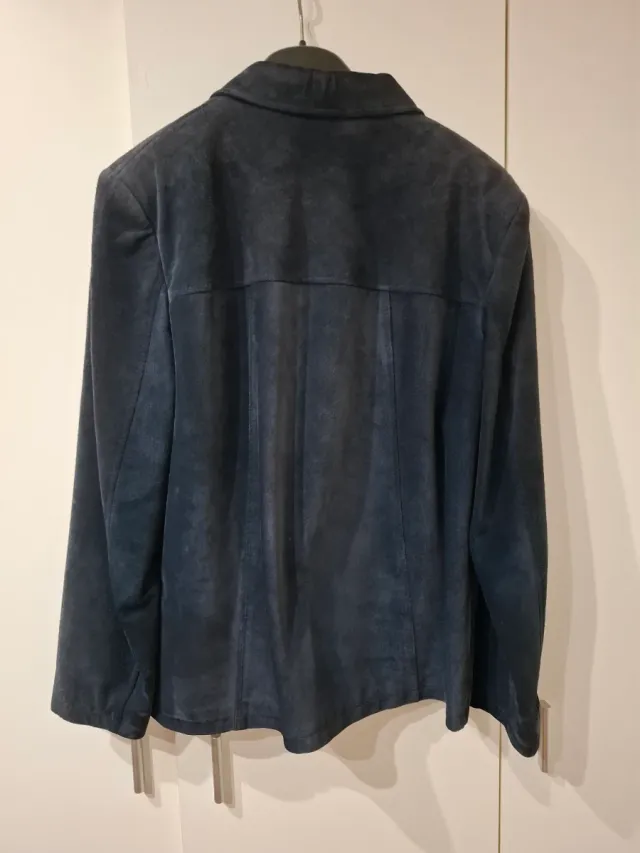 Chaqueta ante Ivonne