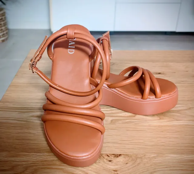 Sandalias cuña RAID marrones. Sólo 1 uso