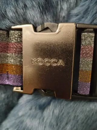 Chaleco Kocca azul con cinturón multicolor