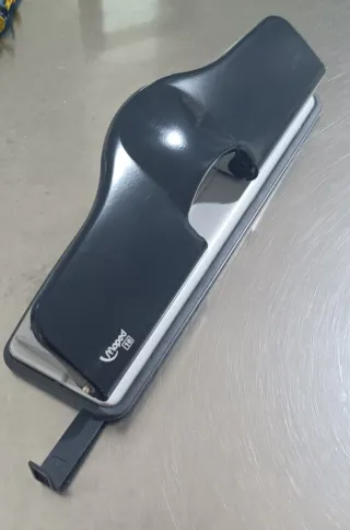 2 perforadoras de papel cromadas