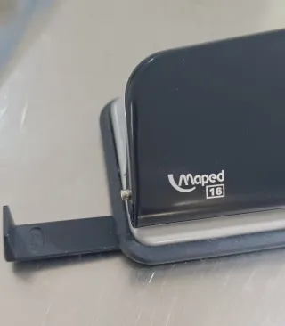 2 perforadoras de papel cromadas