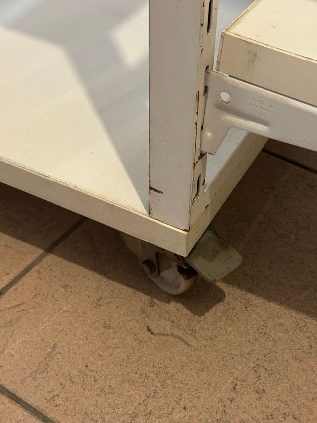 Carros expositores con ruedas