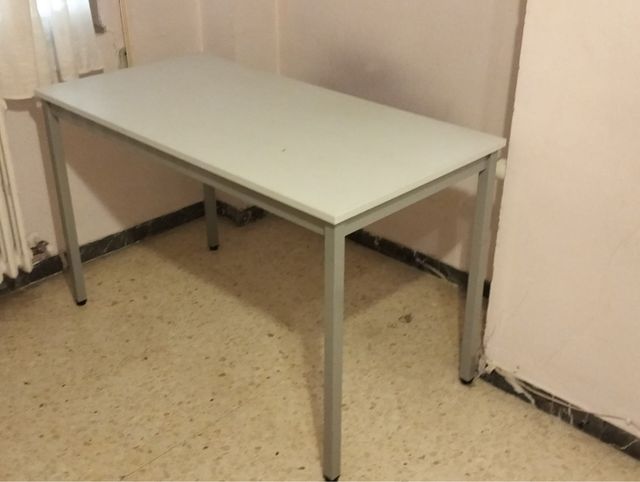 Mesa de escritorio Última semana por vaciar piso