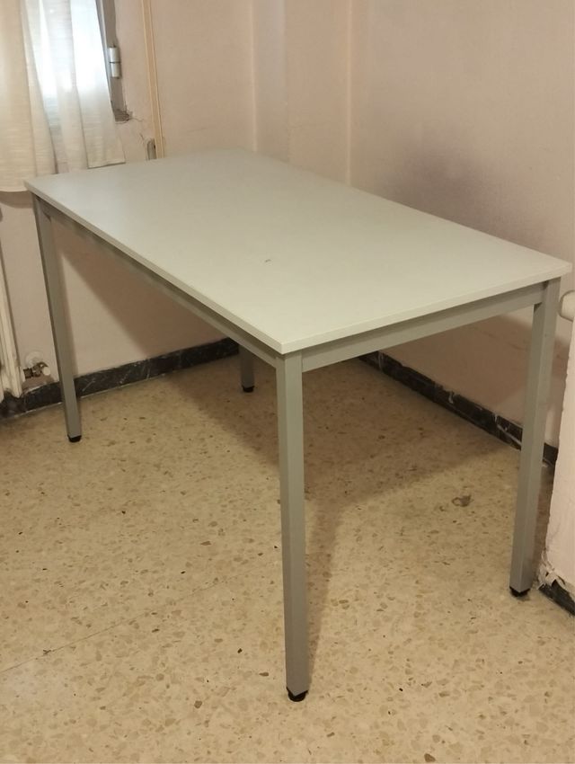 Mesa de escritorio Última semana por vaciar piso