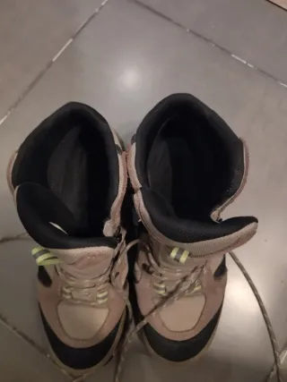 Botas de montaña Quechua beige y negro