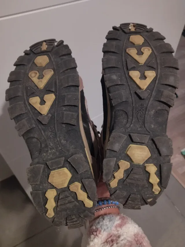 Botas de montaña Quechua beige y negro