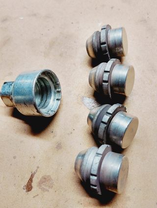 Tornillos Antirrobo Ford Kuga (Set 5)