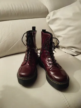 Botas militares plataforma charol burdeos