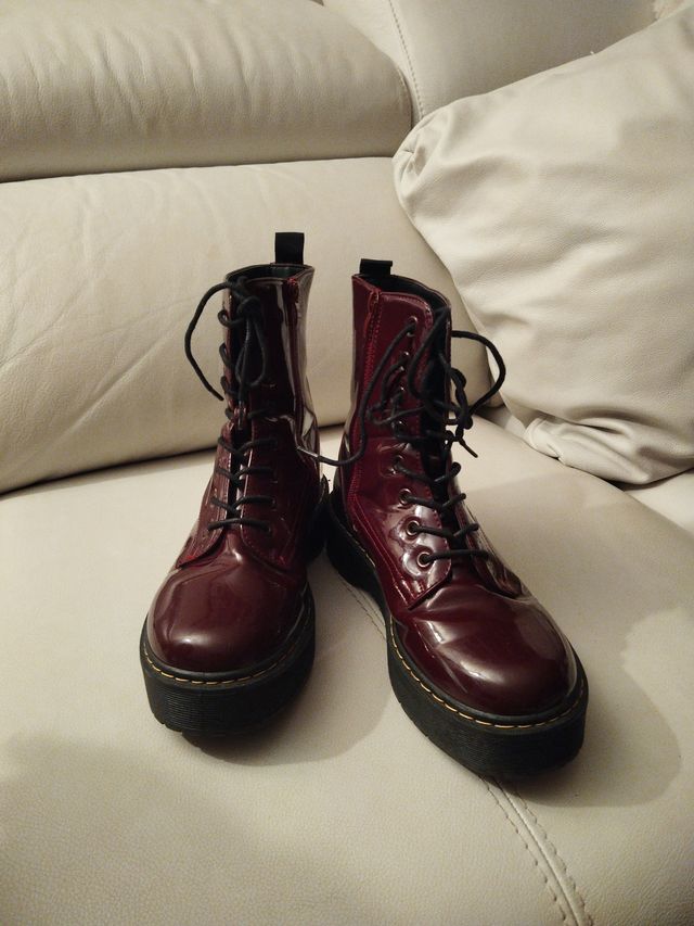 Botas militares plataforma charol burdeos